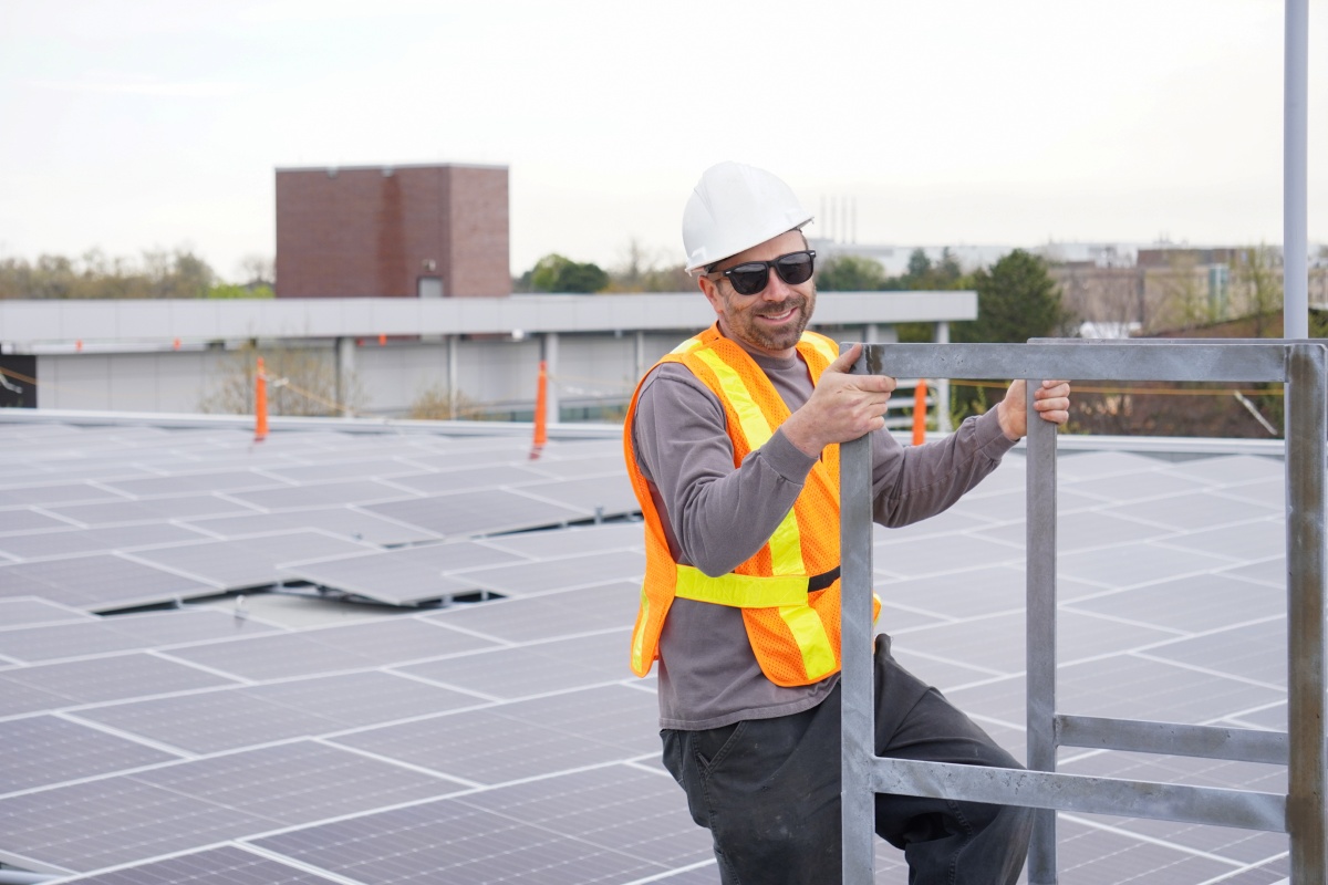 Canadian installers in winter