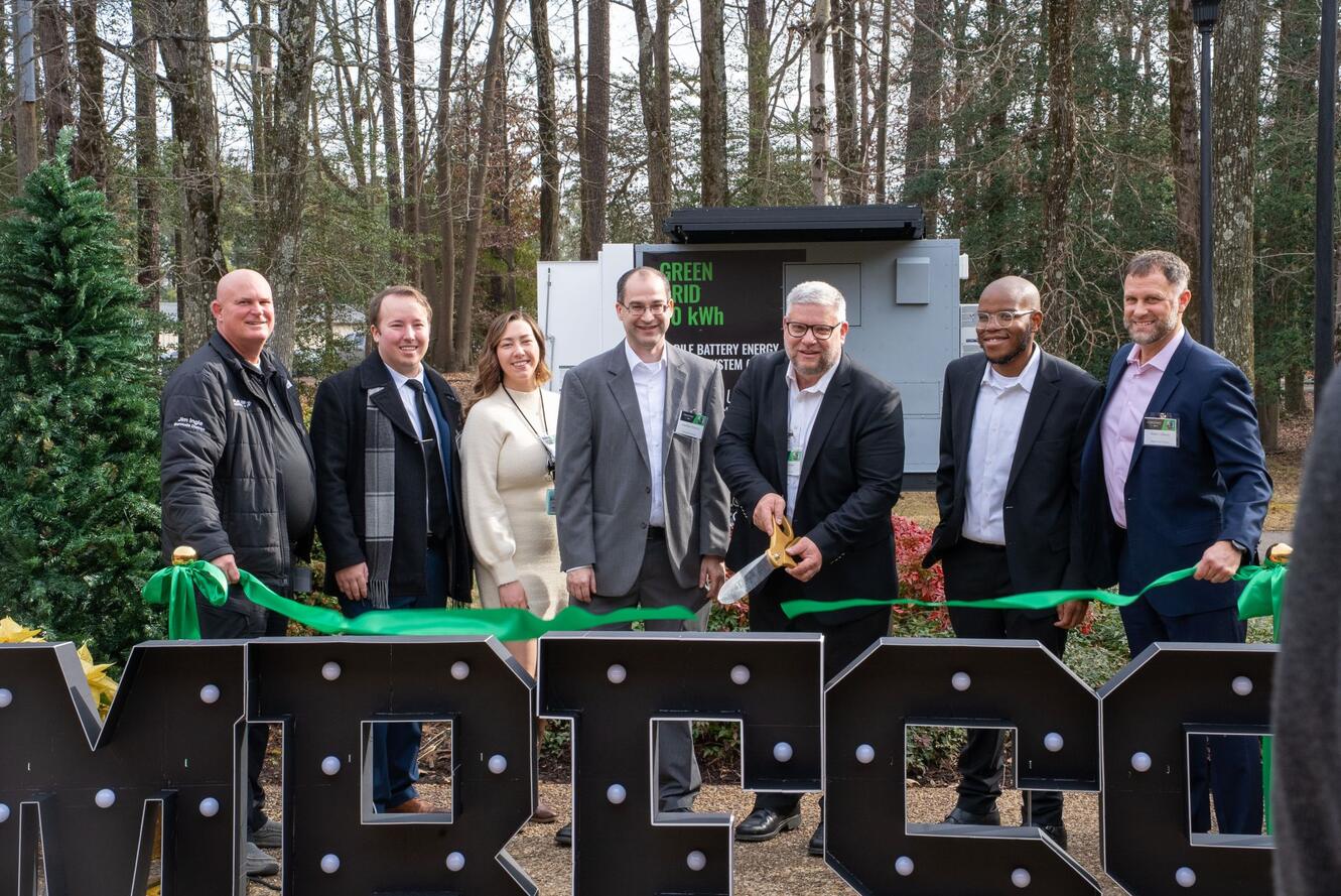 Power Up Connect and Dominion Energy officials cutting the ribbon on the new Green Grid 90kWh MBESS system.