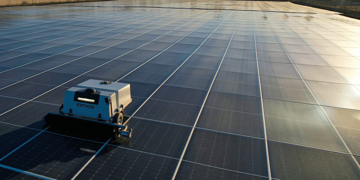 Erthos ErthBot cleaning solar panels