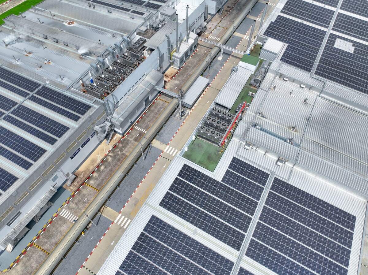 VECKTA commercial solar and storage stock photo